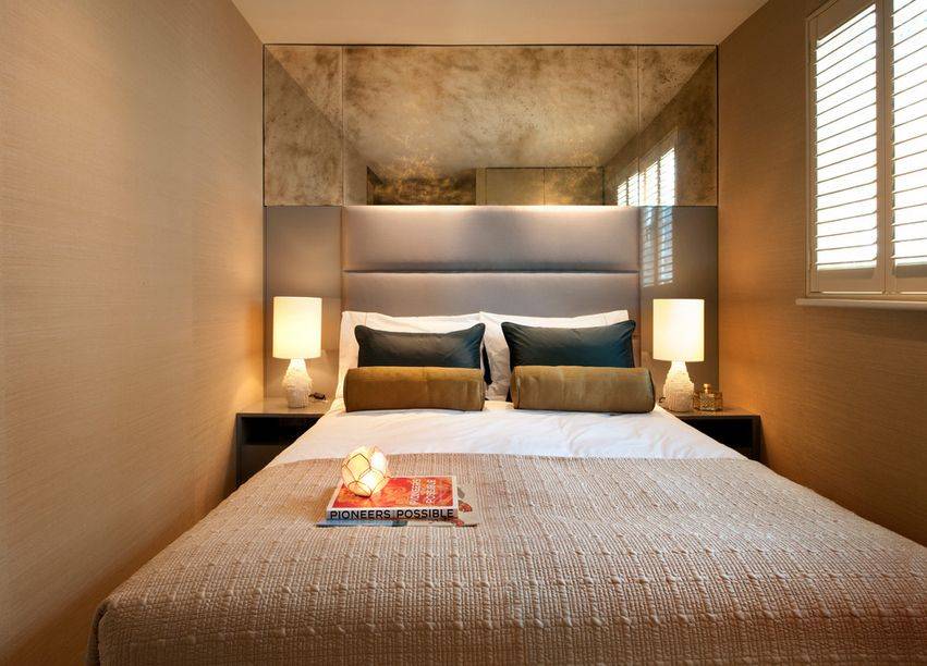 Узкая спальня: фото в интерьере, примеры планировки, как расположить кровать