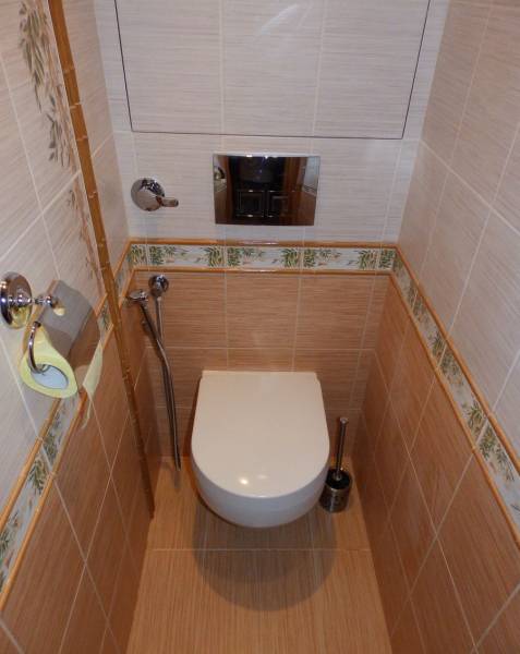 Дизайн туалета в «хрущевке» (58 фото): отделка малогабаритных туалетов плиткой и другими материалами. варианты интерьера туалета маленького размера