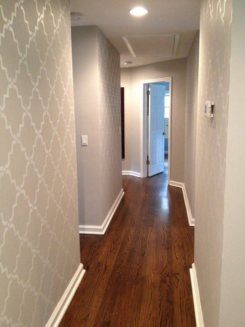 Дизайн обоев для узкого коридора в квартире