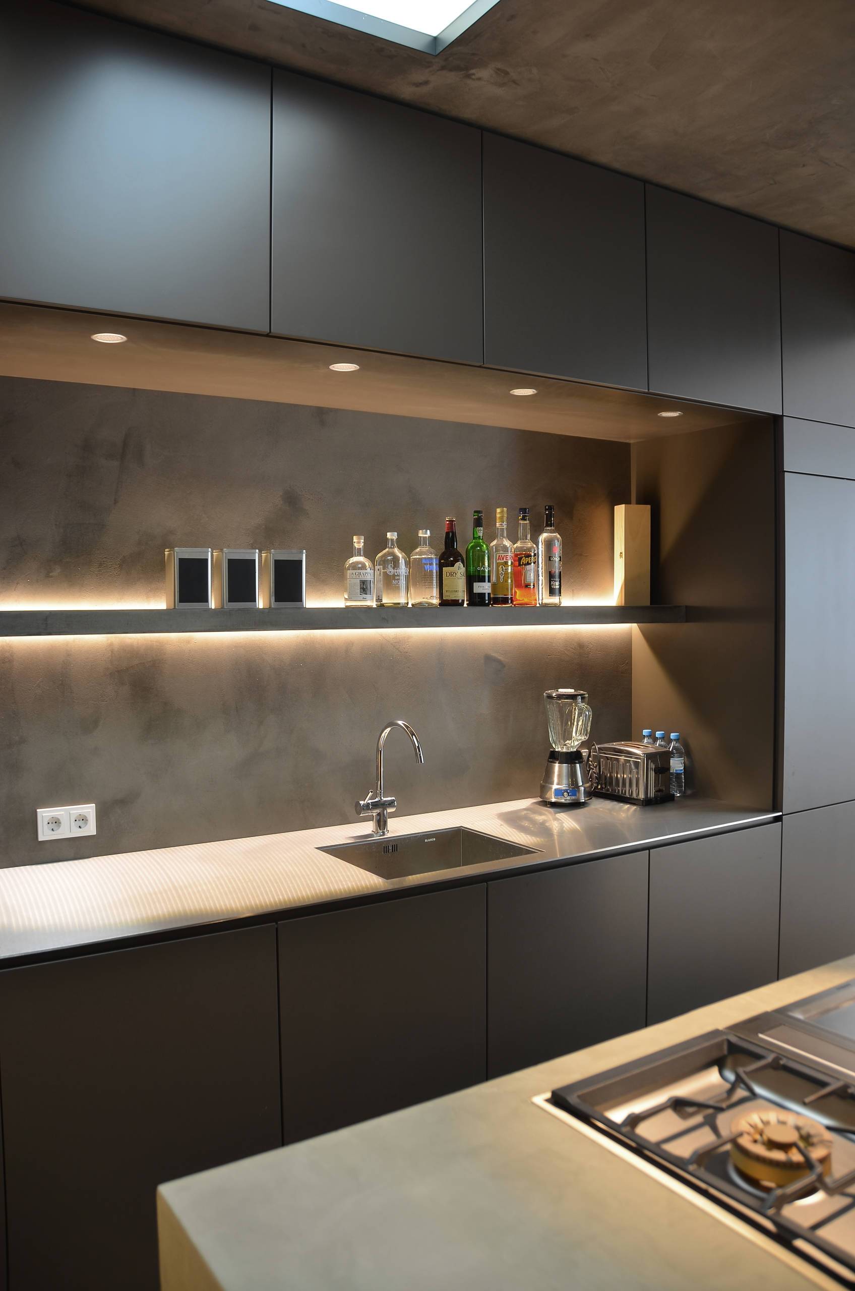 Светодиодная подсветка на кухню под шкафы с датчиками движения: как установить кухонные светильники и светодиодные ленты