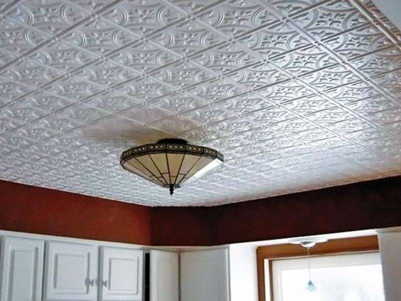 Чем хороша потолочная плитка из пенополистирола – преимущества, правила монтажа на потолок