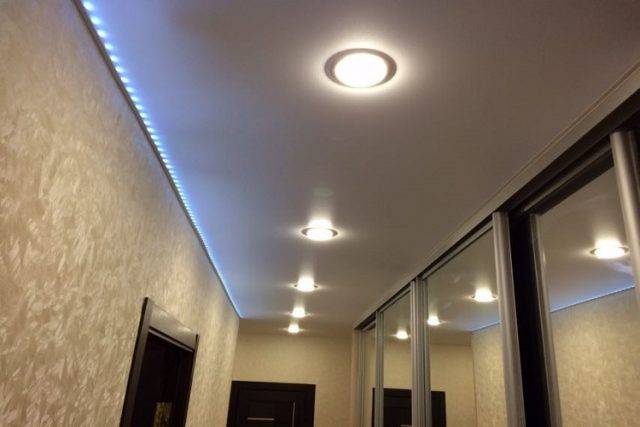Освещение в прихожей (77 фото): какие выбрать светильники в коридор с натяжными потолками и с зеркалами, идеи дизайна