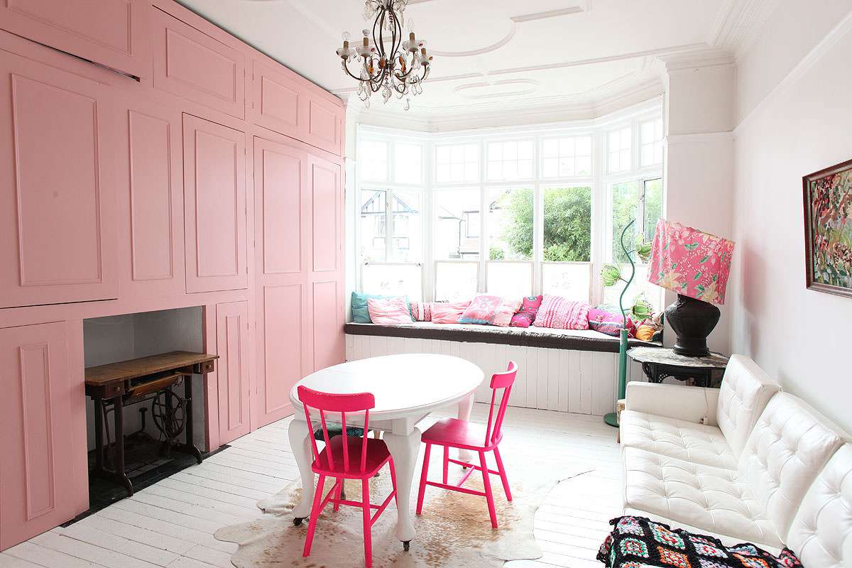 Розовый цвет в интерьере квартиры: яркие и сдержанные сочетания (45 фото)