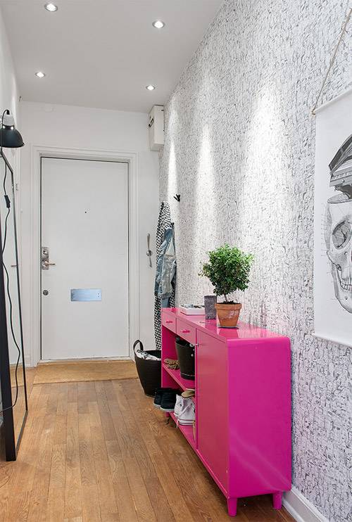 Комбинированные обои в коридоре квартиры (53 фото): как скомбинировать в прихожей оттенки двух видов, идеи в интерьере